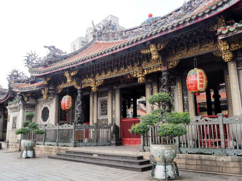 Taipei lungshan temple